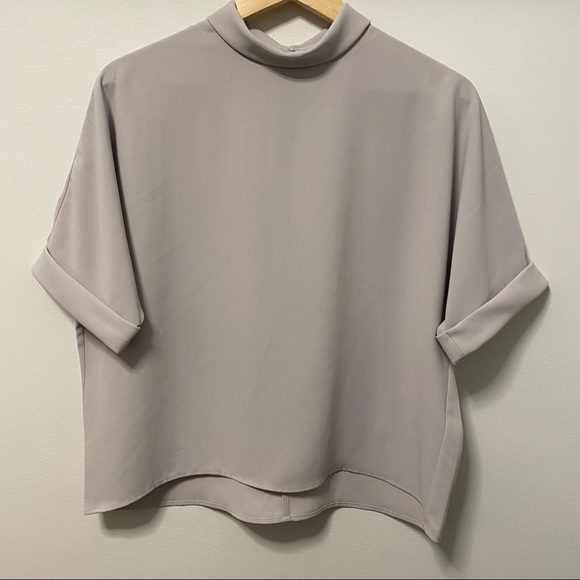 Uniqlo Short-sleeve Blouse - Picture 2 of 5